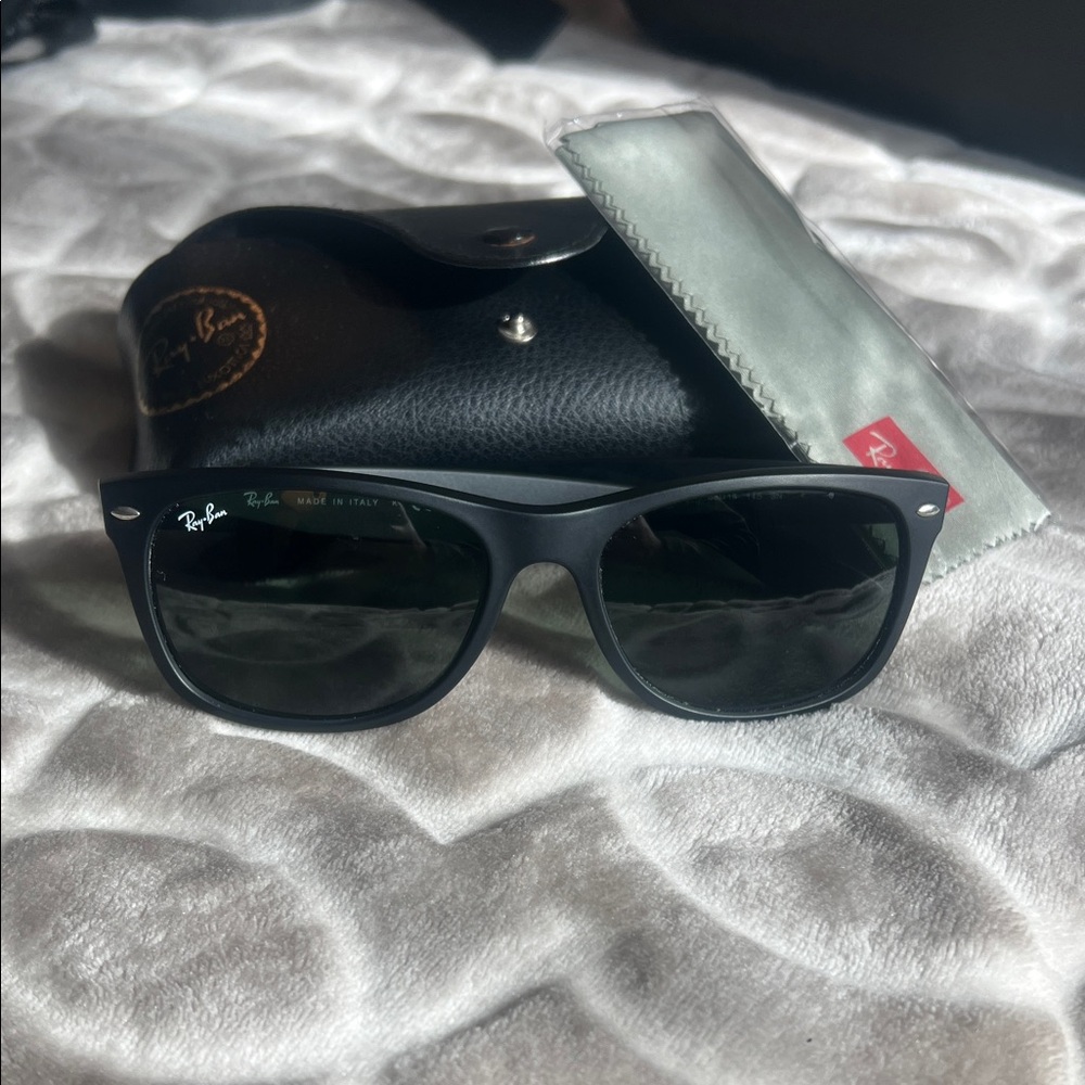Ray-Ban Classic new wayfarer Black Sunglasses